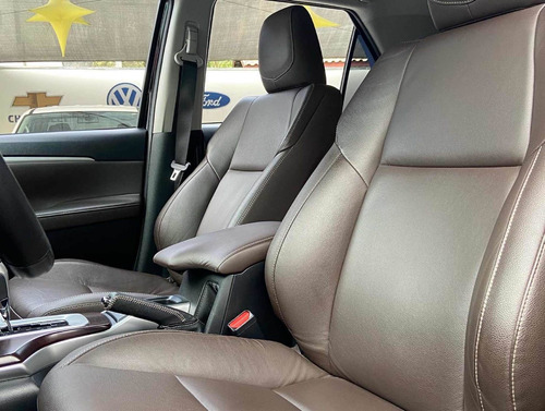 Imagem 5 de 10 de Toyota Sw4 2017 2.8 Tdi Srx 7l 4x4 Aut. 5p