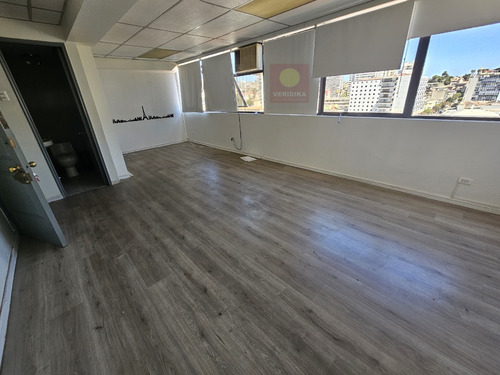 Arriendo Oficina Planta Libre En Centro De Viña