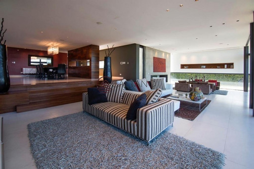 Deslumbrante Casa En Primera Linea!- Ref: 2640