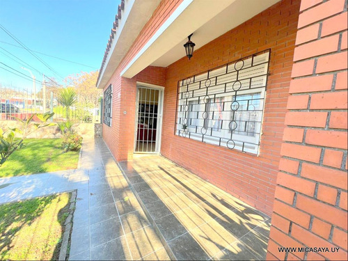 Venta Casa Padrón Único, En Curva De Maroñas, Dos Dormitorios, Jardín, Gran Patio Semi Techado Con Parrillero Y Lugar Para Auto Al Frente