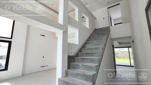 Casa En Venta A Estrenar De Cuatro Ambientes Sobre Un Lote Central En Villalobos - Pueblos Del Plata