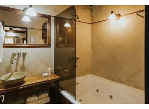 Hotel Funcionando En Capilla Del Monte (fondo De Comercio Y Propiedad)