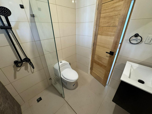 Moderna Casa 2 Niveles En La Palma De Alma Rosa