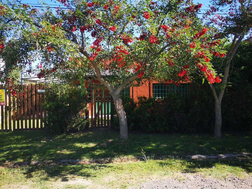 Hermosa Casa Con Parque Y Jardin En Barrio Joven Imperdible