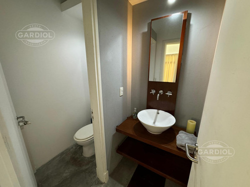 Casa En Venta En Colonia Del Sacramento Sobre Rambla Costanera, Barrio Sheraton