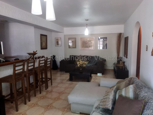 Se Vende Apartamento En Las Quinats De Naguanagua, Facial Aceeso A Las Vias Principales Y Autopista. Cerca De Centros Comerciales, Colegios, Supermercados. Dapo