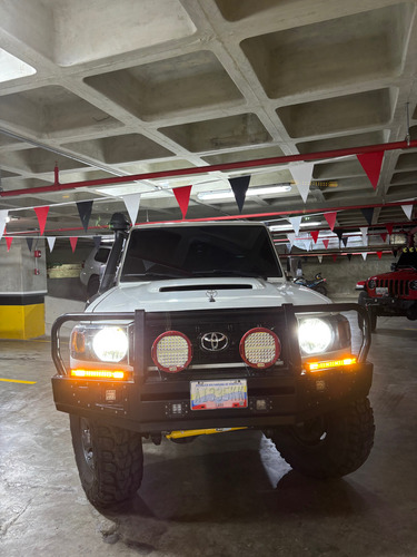 Land Cruiser Machito Dubai 2021 1-1 V8