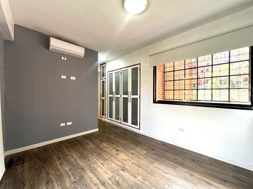 En Venta Townhouse Con Pisos De Mármol, Cocina Ferrara, Seguridad Privada 24/7 Y Pozo De Agua En La Urbanización Bosque Encantado En La Boyera