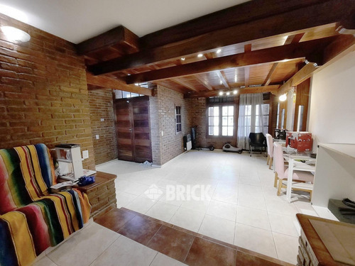 Casa Tipo Chalet En Lote De 432 M2 En Rodriguez Peña Al 900 - 3 Cocheras Piscina Quincho Parrilla