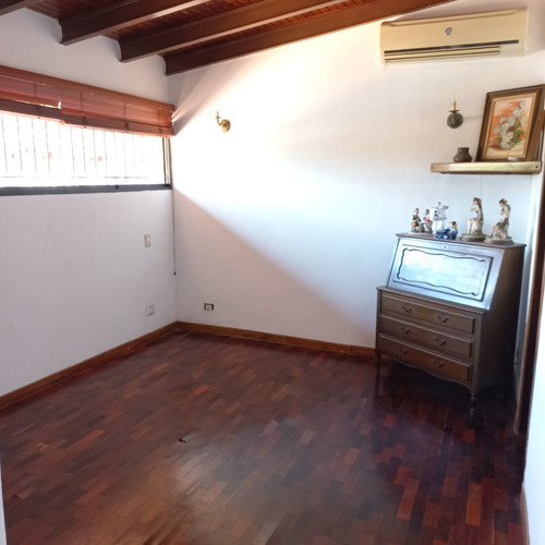 Venta De Casa En Urb San Luis Con Garita De Seguridad