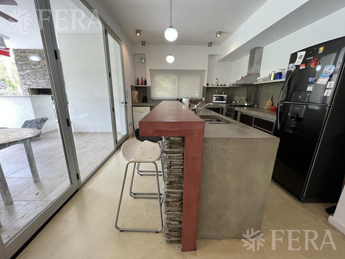 Imagen 5 de 24 de Venta Casa 6 Ambientes Con Jardín, Cochera, Galería Y Fondo Libre Con Piscina En Club Miralagos 1 (30692)