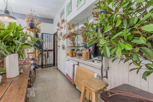 Local - San Telmo - Local A La Calle Con Subsuelo 183,82 M2 Totales.