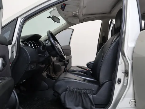 Nissan tiida hb 1.8 Premium