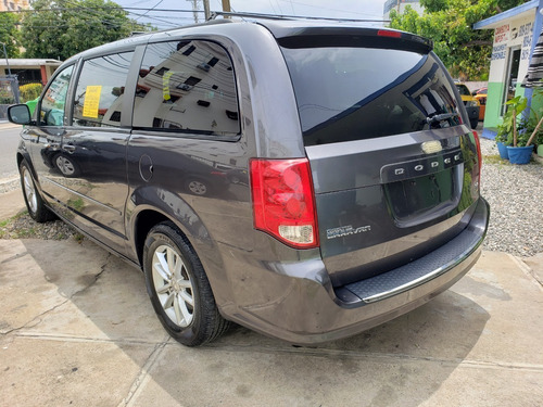 Imagen 5 de 8 de Dodge Caravan 2016 Gris
