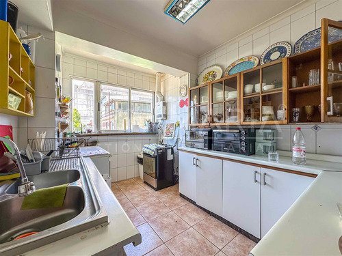 Departamento En Venta De 5 Dorm. En Concepción