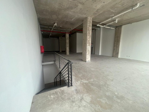 Arriendo Local Comercial 193,72 M2 Nivel Calle Y 119,58 M2
