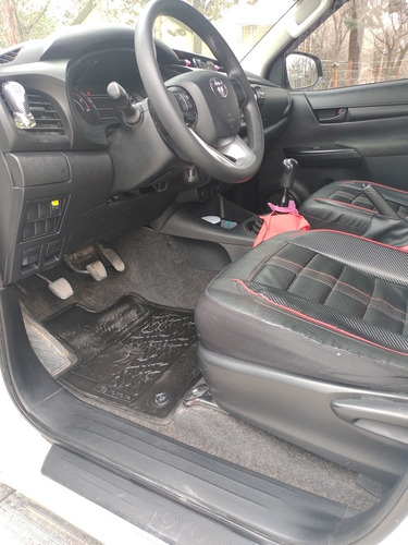 Imagen 7 de 14 de Toyota Hilux 2017 2.4 Cd Dx 150cv 4x2