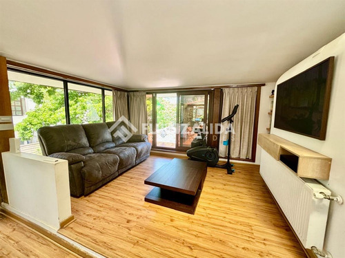 Casa En Venta De 3 Dorm. En La Reina