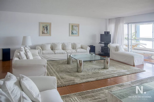 Apartamento En Venta En Zona Privilegiada