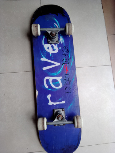 Skateboard Rave Urban Reptile Blancas