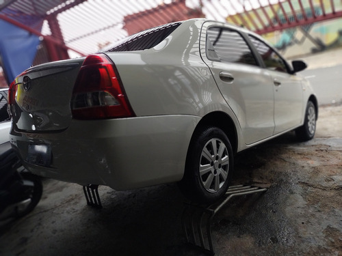 Imagem 3 de 14 de Toyota Etios Sedan X 1.5 (flex) Flex Manual
