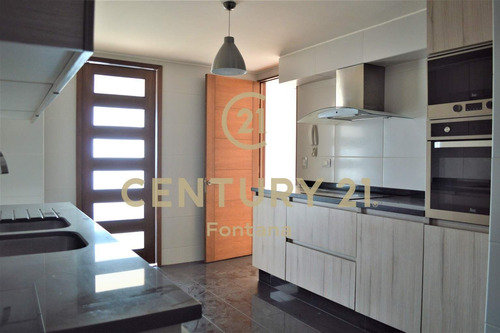 Departamento De Lujo En Excelente Barrio Residencial