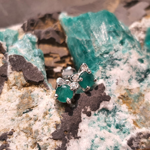 Aretes De Plata Con Esmeralda Con Rodio En Forma De Gato
