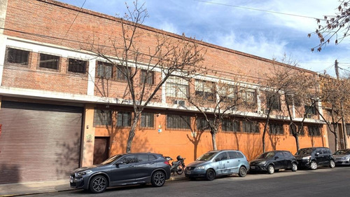 Imagen 1 de 14 de Depósito De 3700 M2 Cubiertos Con Salida A Dos Calles En Villa Lugano