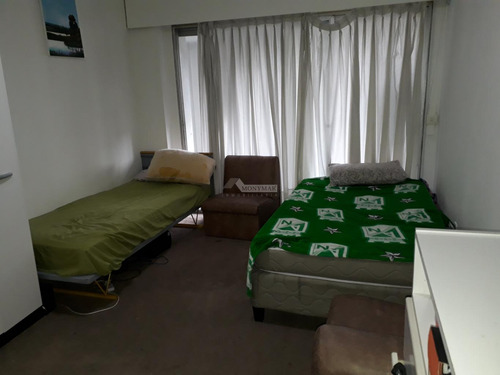 Apartamento Centro Venta 4 Dormitorios 18 Y Andes Servicio Y Garaje X 2!!