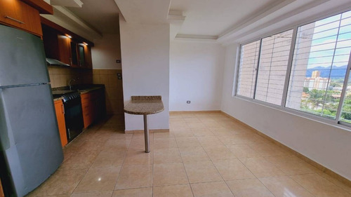 Imagen 4 de 10 de Apartamento En Alquiler Residencias Doral Country Club Sector El Rincón 166419