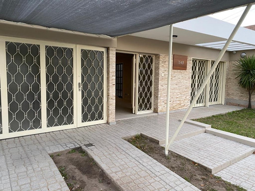 Casa + Dpto En El Cerro De Las Rosas (recién Pintada)