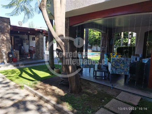 Casa En Venta De 6 Dorm. En La Reina