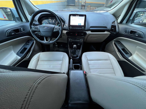 Imagen 24 de 25 de Ford Ecosport Titanium 2019 / Caja Manual / Cuero
