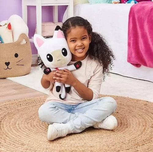 Imagen 3 de 6 de Gabby's Dollhouse Peluche Pandy Paws Con Sonidos Frases Tv