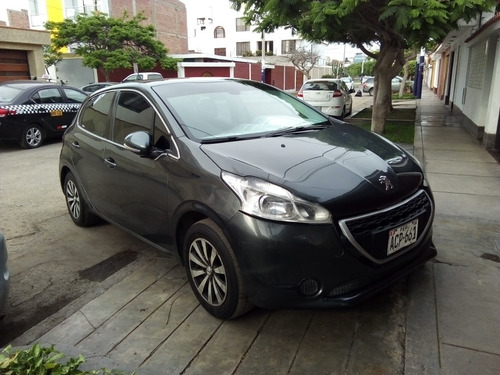 Ocasion Remato Peugeot 208 Año 2015 Hatchback Con 71,800 Km.