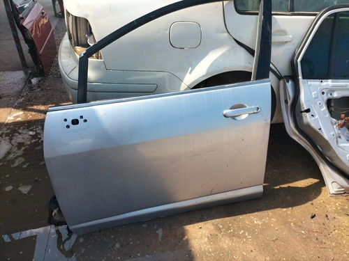 Puerta Delantera Lado Chofer Para Nissan Tiida 