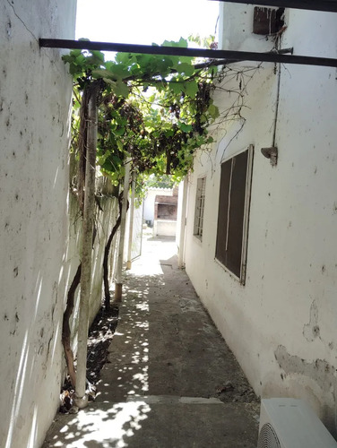 Vendo!! Amplio Terreno Con 2 Casas (frente Y Fondo).