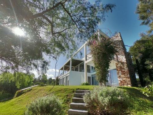 Casa 4 Dormitorios En Punta Ballena, Maldonado