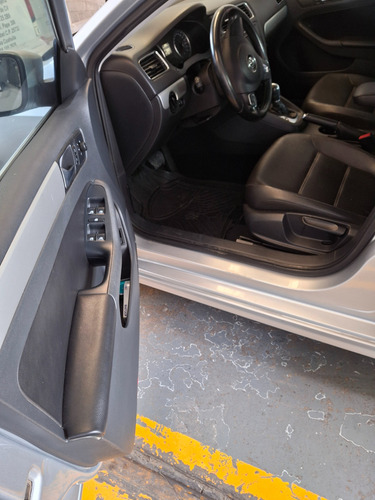 Volkswagen Jetta 2.5 Style Tiptronic At