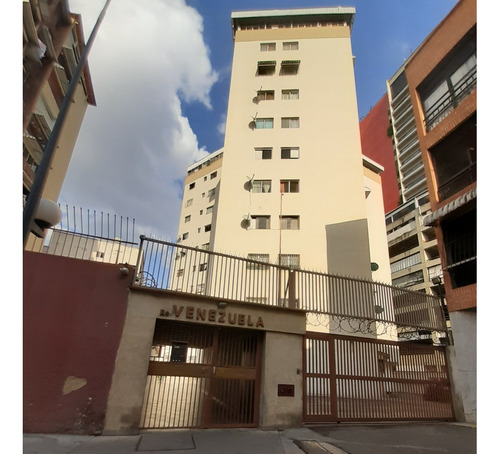 Venta De Apartamento En Chacao. Una Planta Baja Con 2h/1b