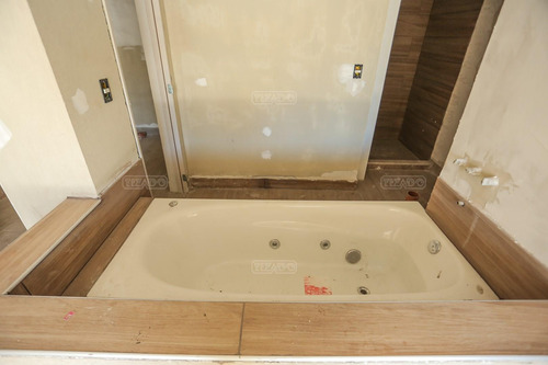 Departamento En Venta Ubicado En Centro De Bariloche, Bariloche
