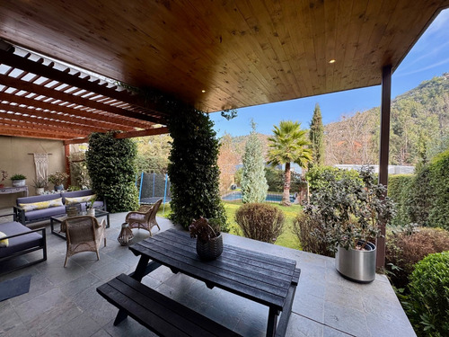 Casa Remodelada En El Arrayan / Lo Barnechea