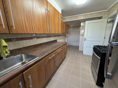 Apartamento En Los Cacicazgos, Santo Domingo
