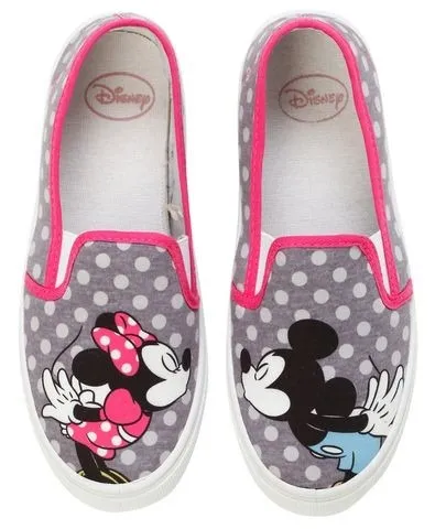 Mickey and minnie kissing sneakers new arrivals
