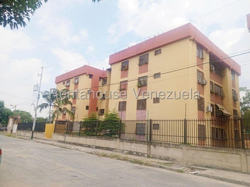 Erika Armeya Vende, Apartamentro En La Avenida Florencio Jimenez Al Oeste De Barqusimeto. Flex: 25-19704