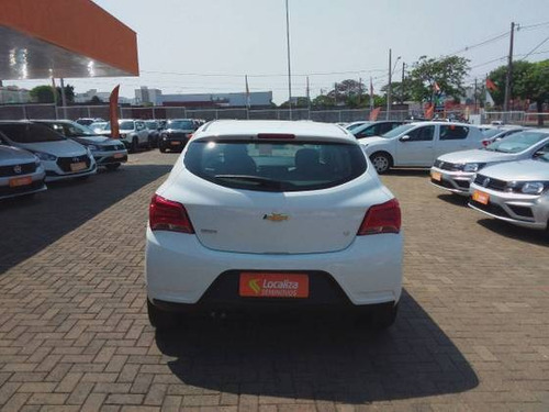 Imagem 2 de 9 de Chevrolet Onix 1.0 Mpfi Lt 8v Flex 4p Manual
