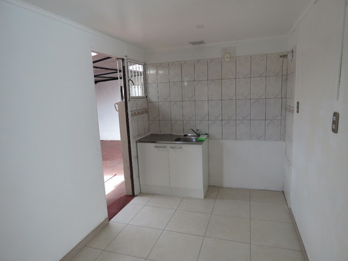 Casa Esquina Amplia, Cercana A Metro Elisa Correa