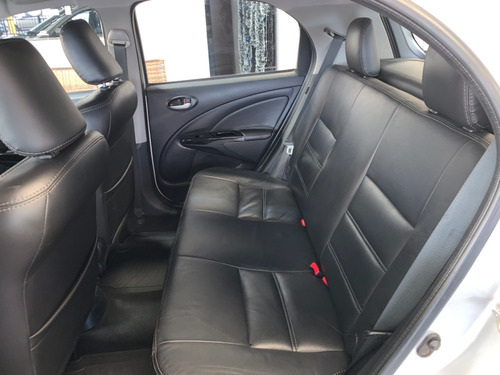 Toyota Etios Cross 1.5 Prata 2014