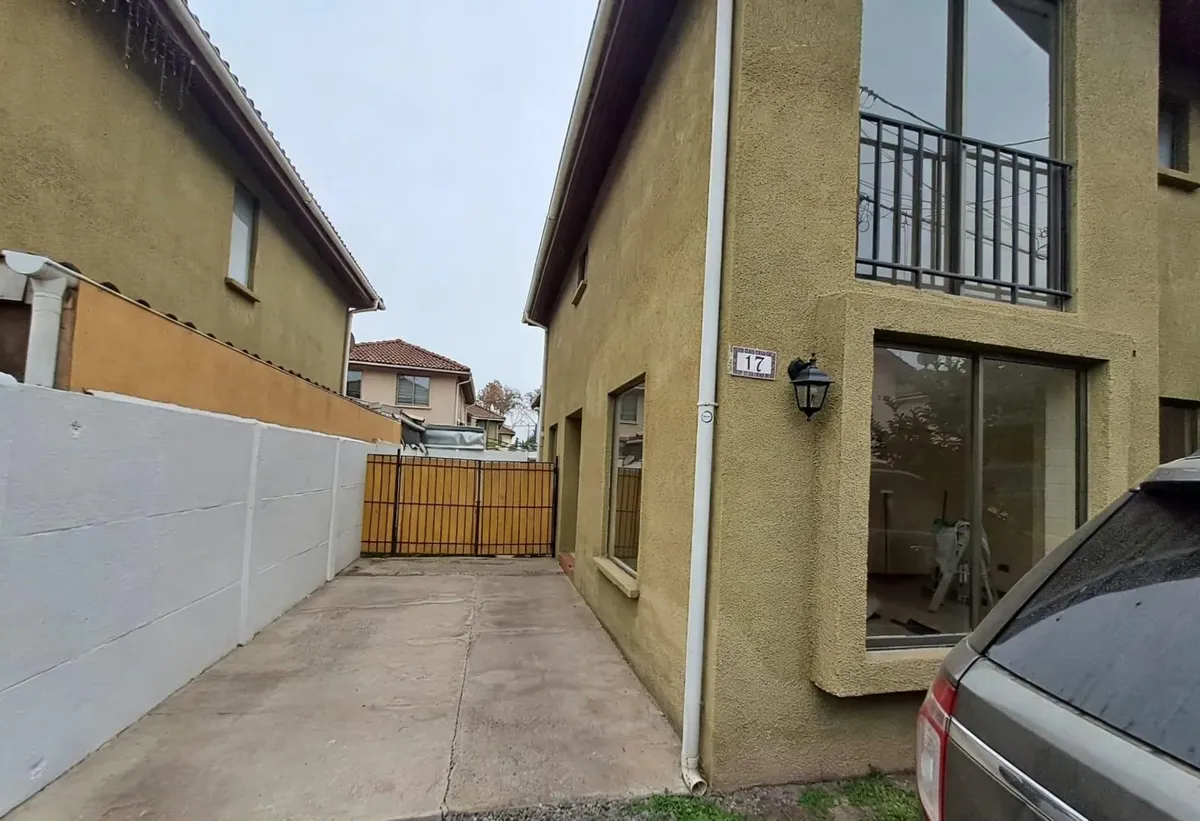 Imagen 1 de 27 de Hermosa Casa De 2 Pisos En Condominio Cerrado