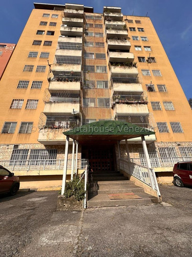 Apartamento En Venta Lomas Del Avila Mls #24-23697 Amplio Apartamento Ubicado En Excelente Zona De Caracas Clima De Montaña, Urbanización Con Servicios Cercanos Como Supermercados